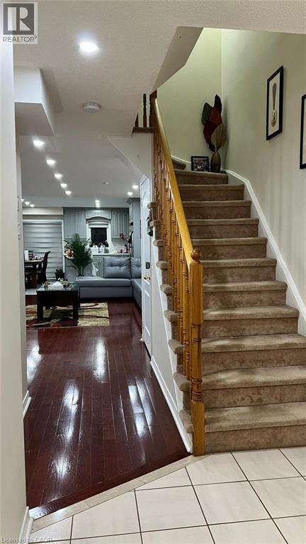Photo 2 of 526 Candlestick Circle, Mississauga ON