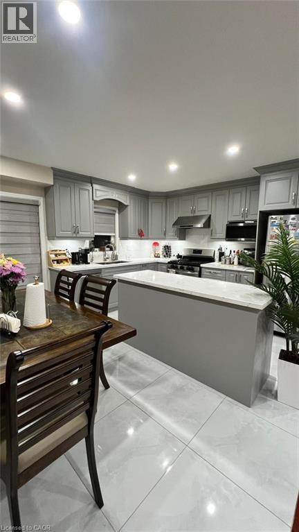 Photo 4 of 526 Candlestick Circle, Mississauga ON