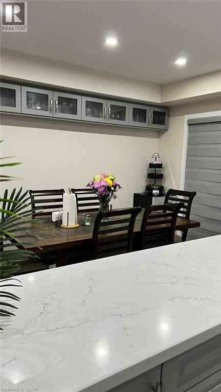 Photo 5 of 526 Candlestick Circle, Mississauga ON