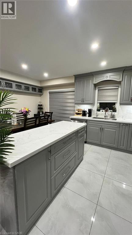 Photo 6 of 526 Candlestick Circle, Mississauga ON