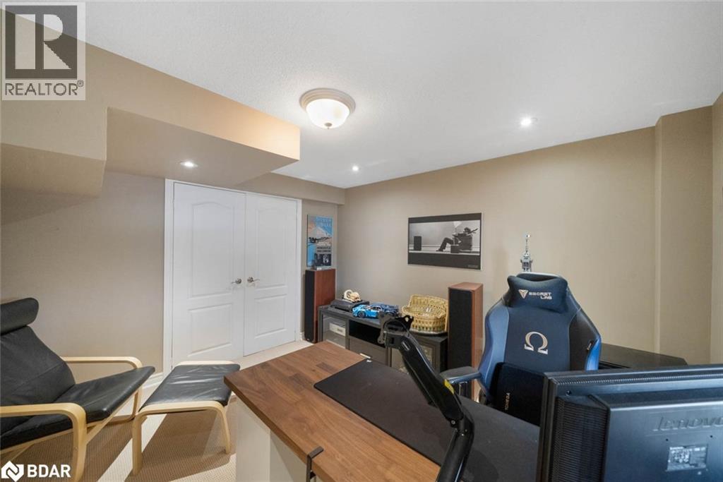 Photo 35 of 14 Regalia Way, Barrie ON
