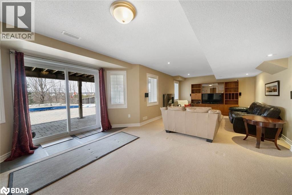 Photo 38 of 14 Regalia Way, Barrie ON