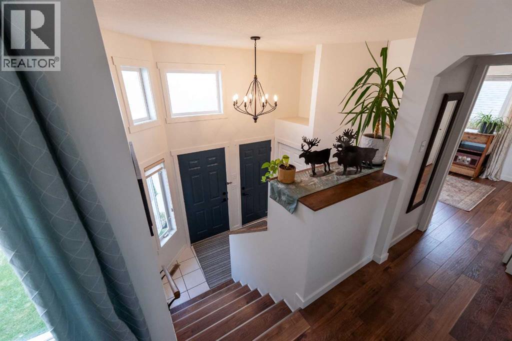 Photo 2 of 82 Rivercrest Court W, Lethbridge AB