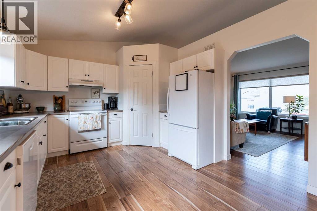 Photo 13 of 82 Rivercrest Court W, Lethbridge AB