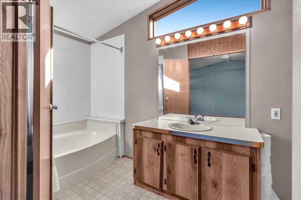 Photo 35 of 294 Burroughs Circle Ne, Calgary AB