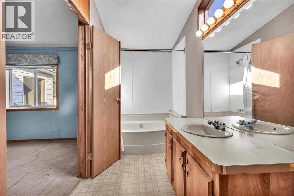 Photo 39 of 294 Burroughs Circle Ne, Calgary AB