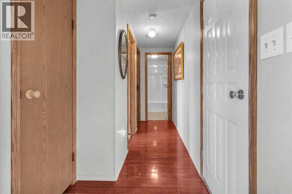 Photo 12 of 294 Burroughs Circle Ne, Calgary AB