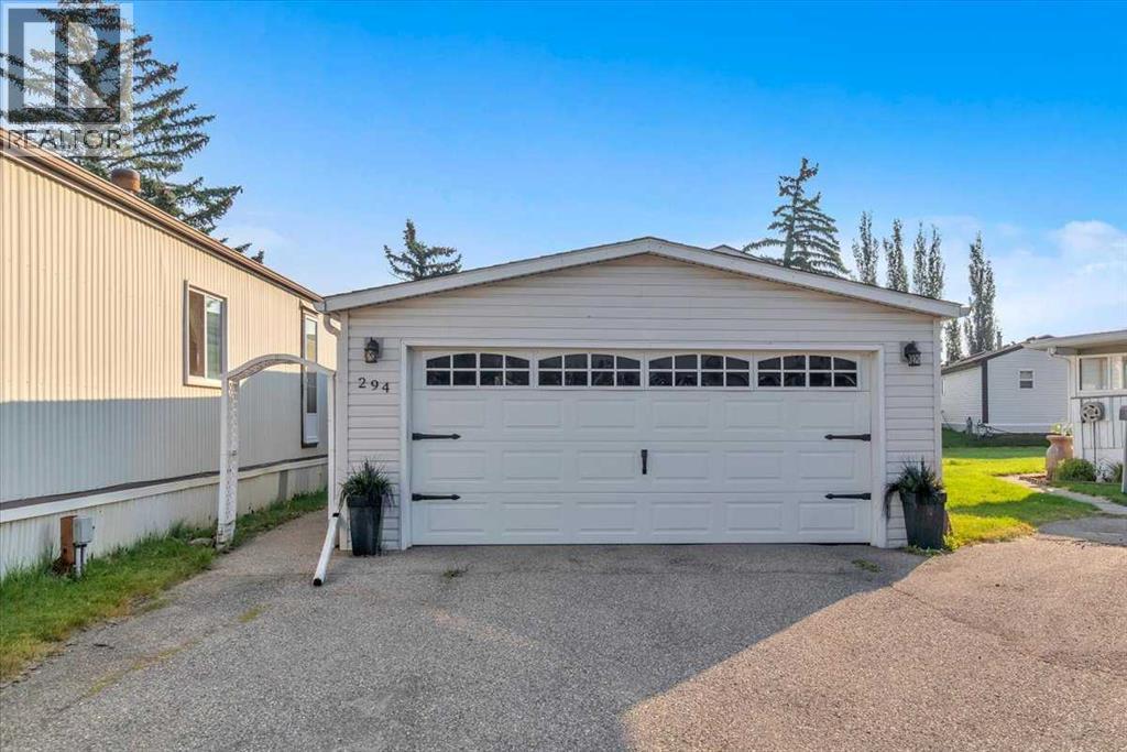 Photo 2 of 294 Burroughs Circle Ne, Calgary AB