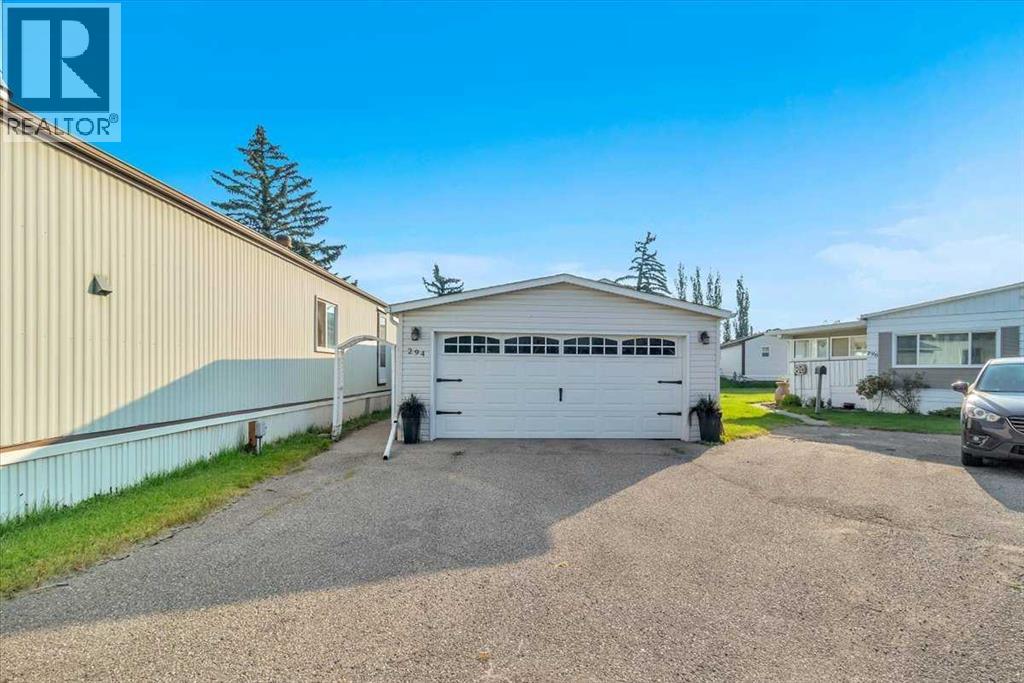 Photo 3 of 294 Burroughs Circle Ne, Calgary AB