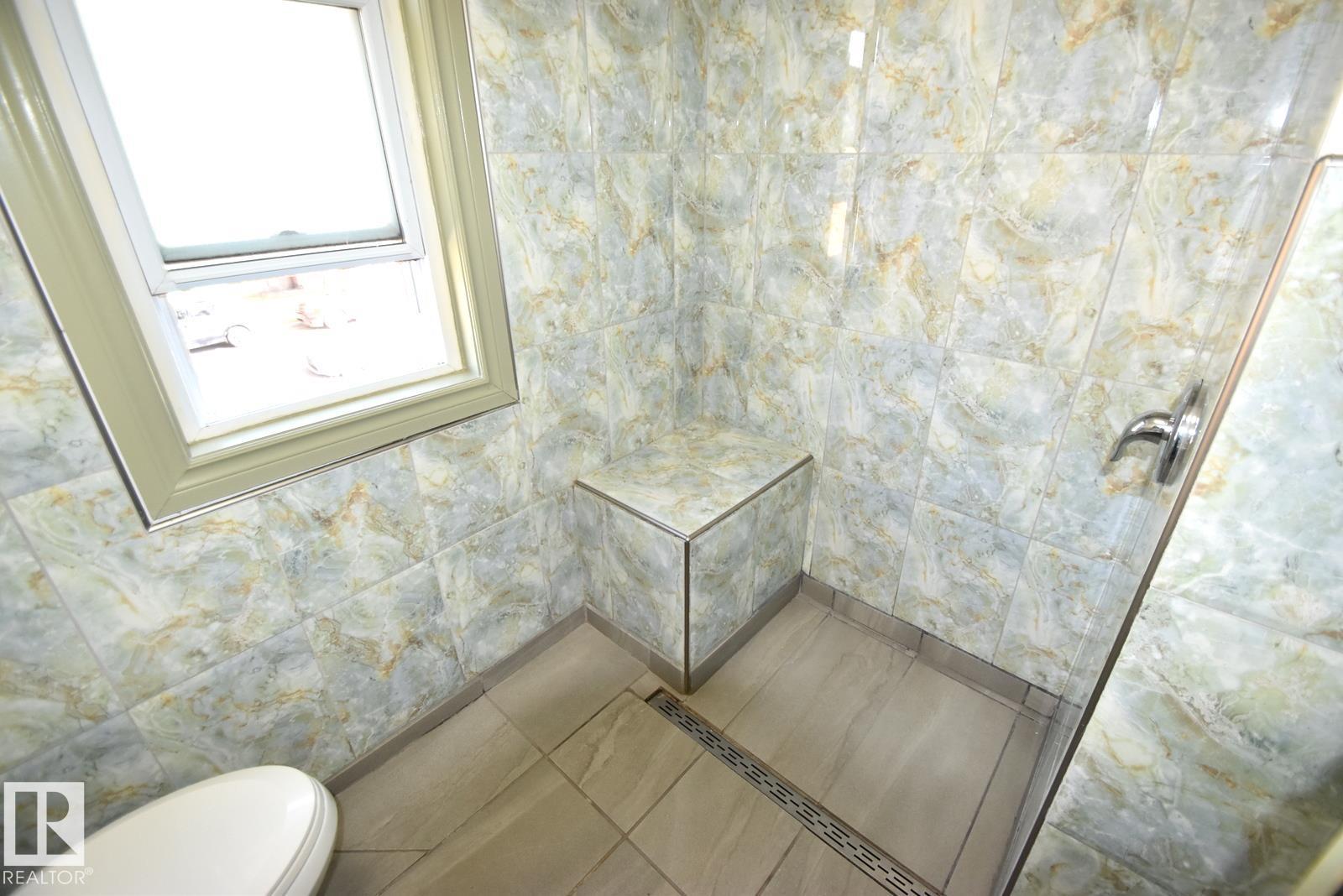 Photo 14 of 10629 96 St Nw, Edmonton AB