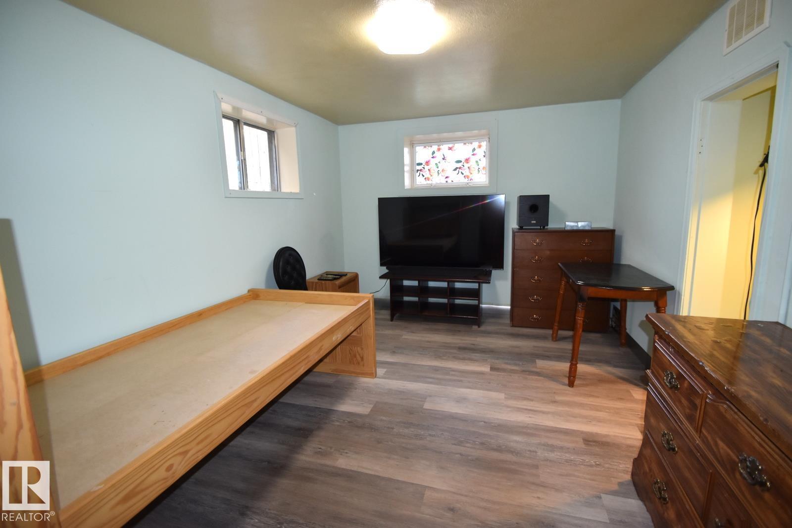 Photo 19 of 10629 96 St Nw, Edmonton AB