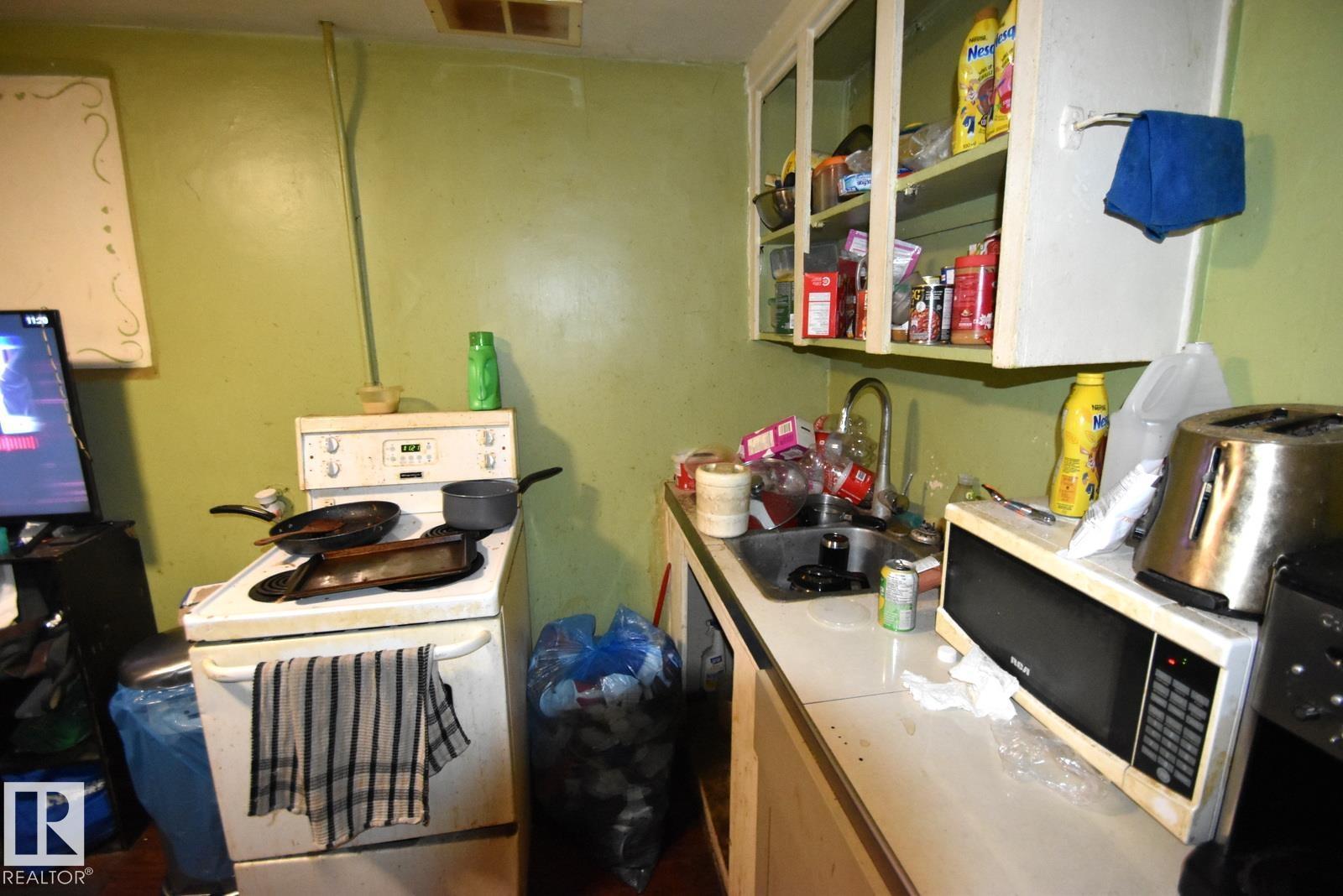 Photo 22 of 10629 96 St Nw, Edmonton AB