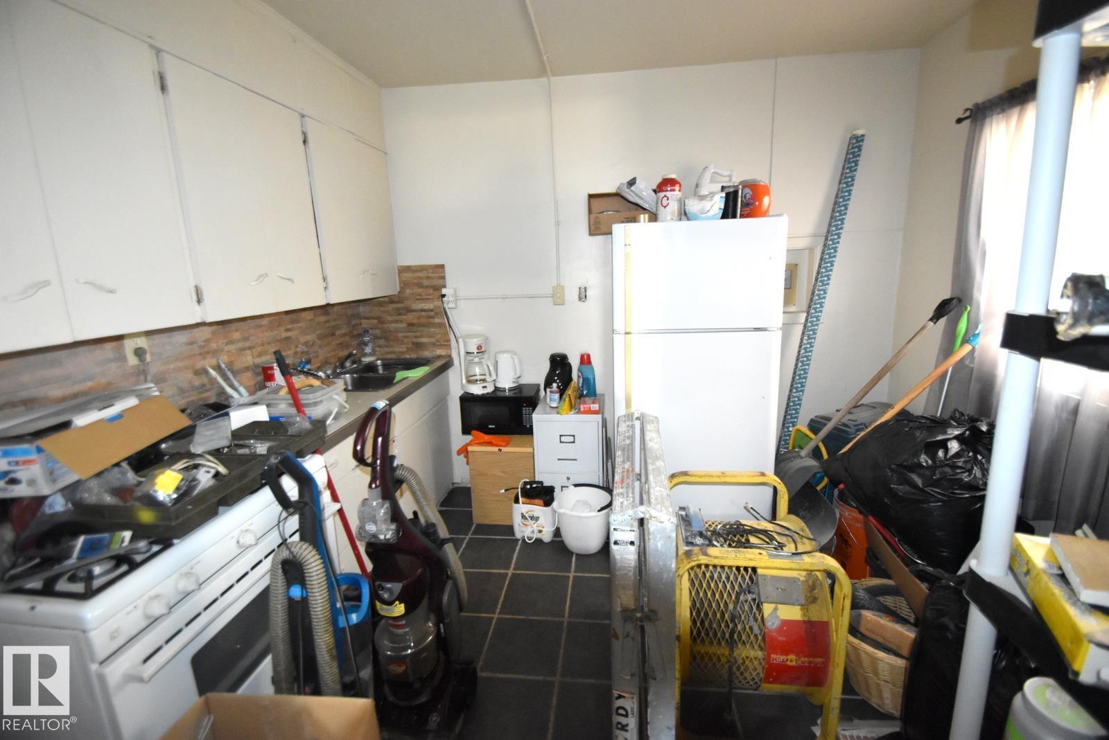 Photo 3 of 10629 96 St Nw, Edmonton AB