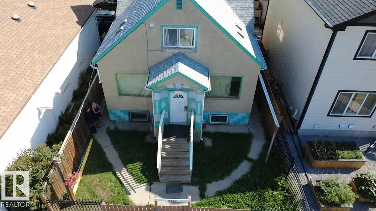 Photo 36 of 10629 96 St Nw, Edmonton AB
