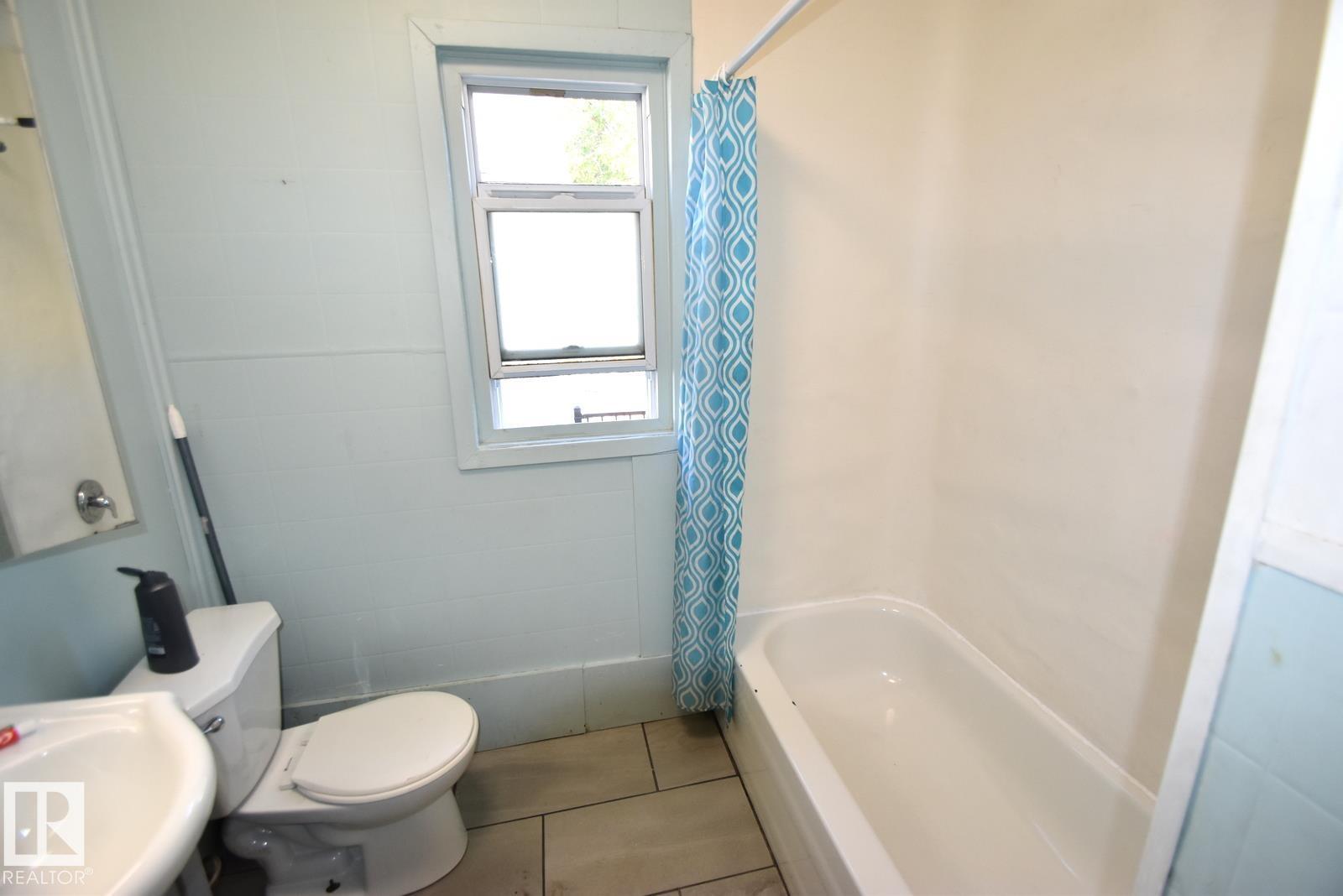 Photo 6 of 10629 96 St Nw, Edmonton AB