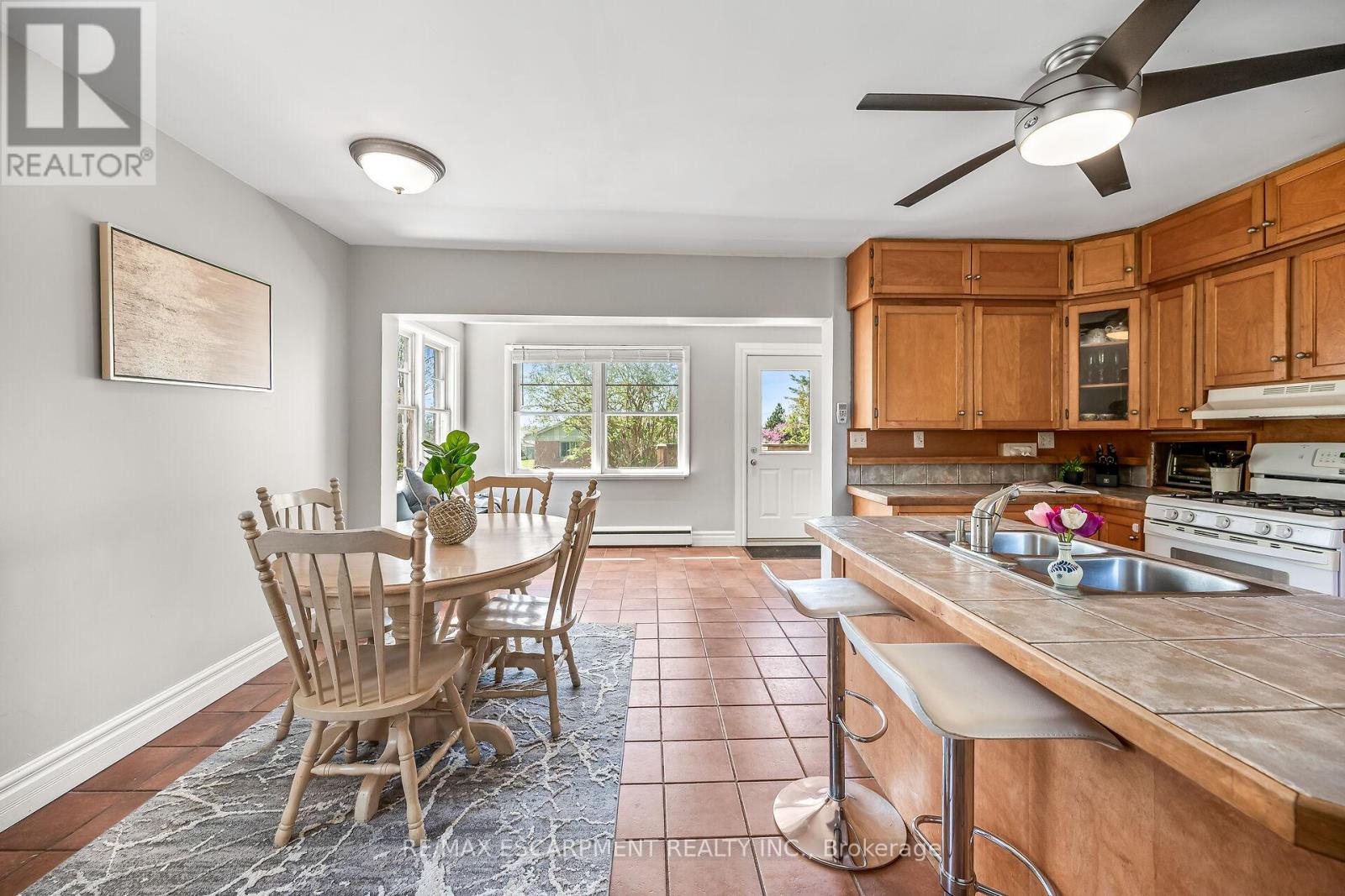 Photo 12 of 22 Tolhurst Avenue, Brant ON