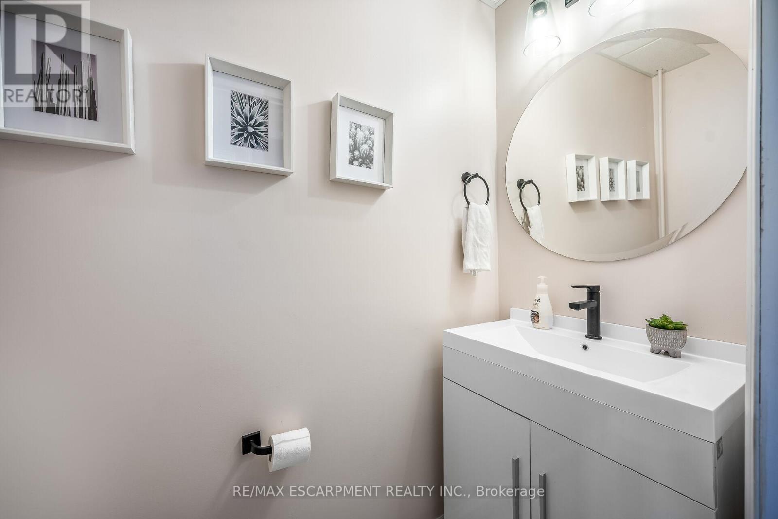 Photo 23 of 22 Tolhurst Avenue, Brant ON