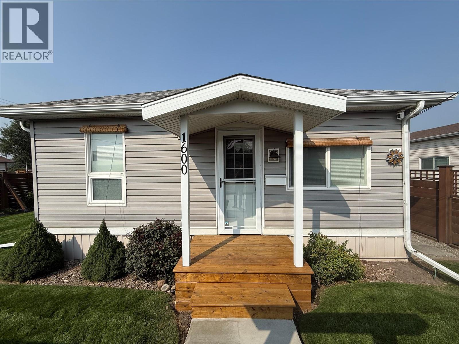 1600 4Th Street N, Cranbrook