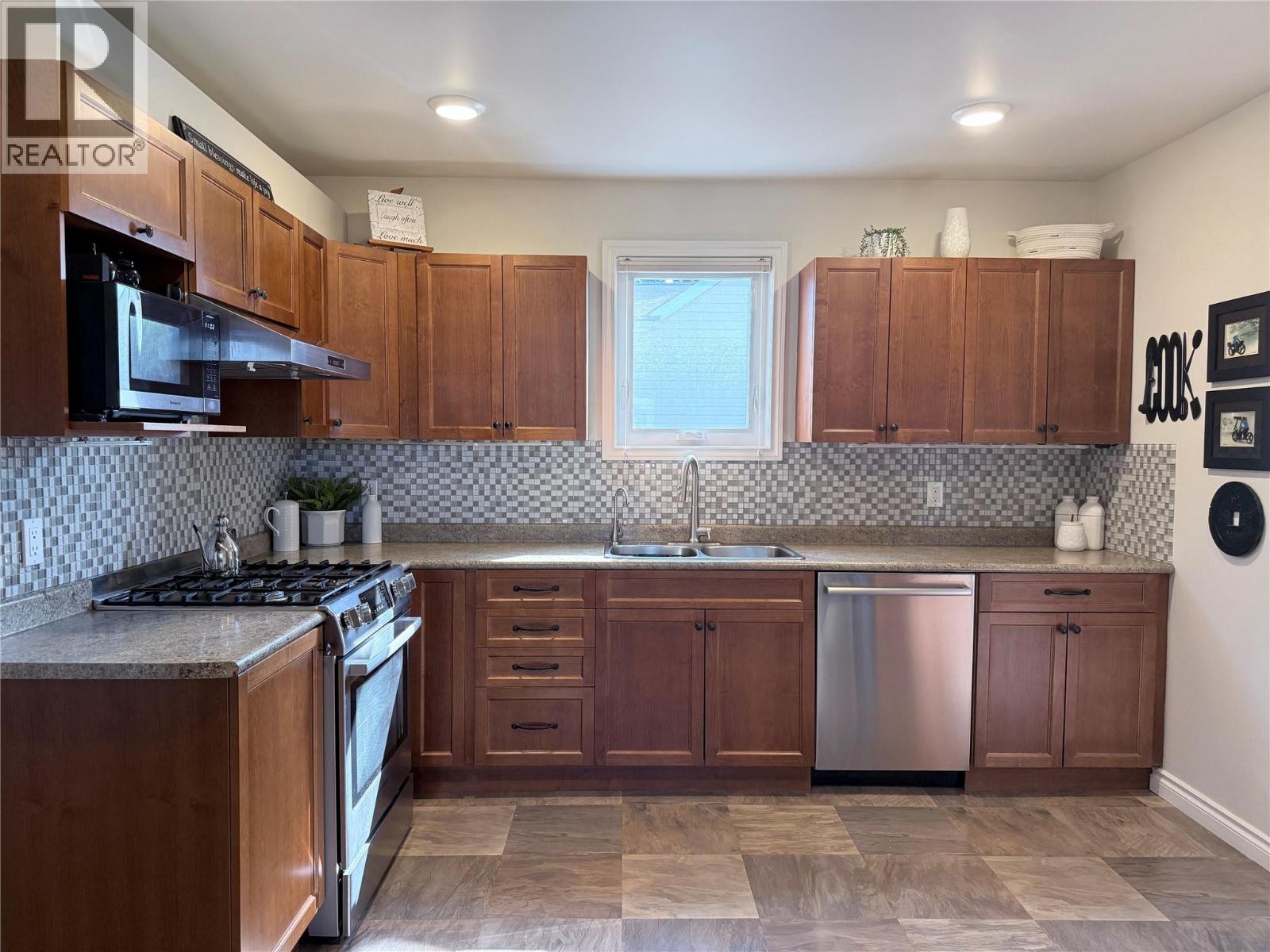 1600 4Th Street N, Cranbrook