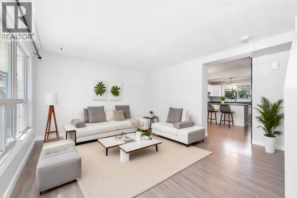 Photo 5 of 142 Woodmont Terrace Sw, Calgary AB