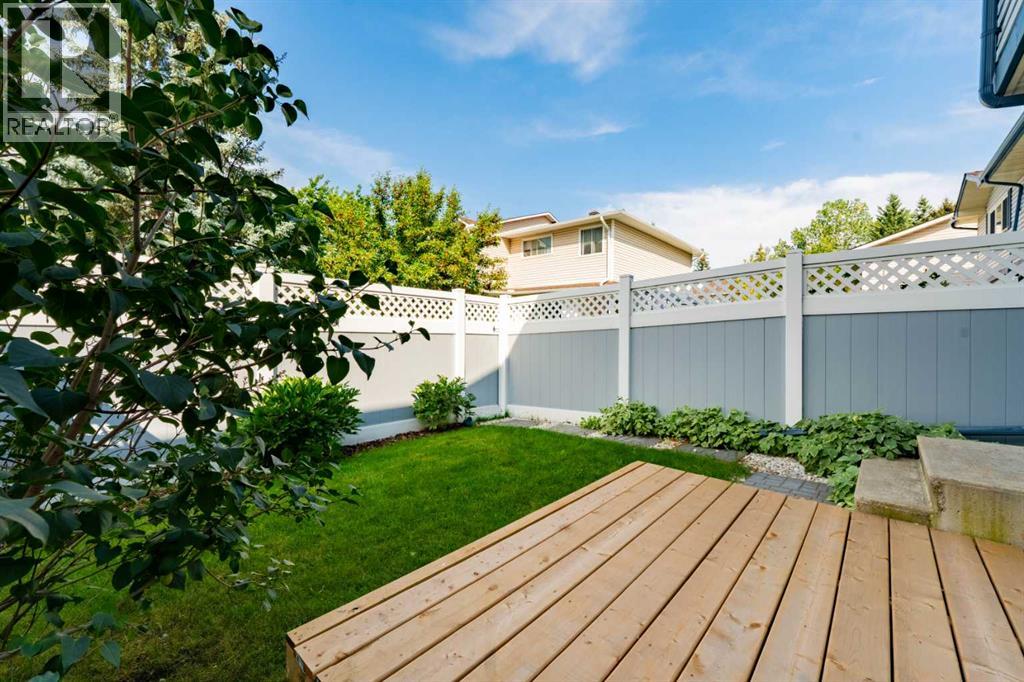 Photo 24 of 142 Woodmont Terrace Sw, Calgary AB