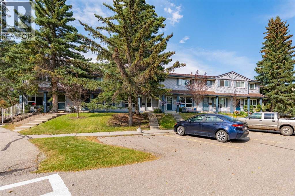 Photo 32 of 142 Woodmont Terrace Sw, Calgary AB