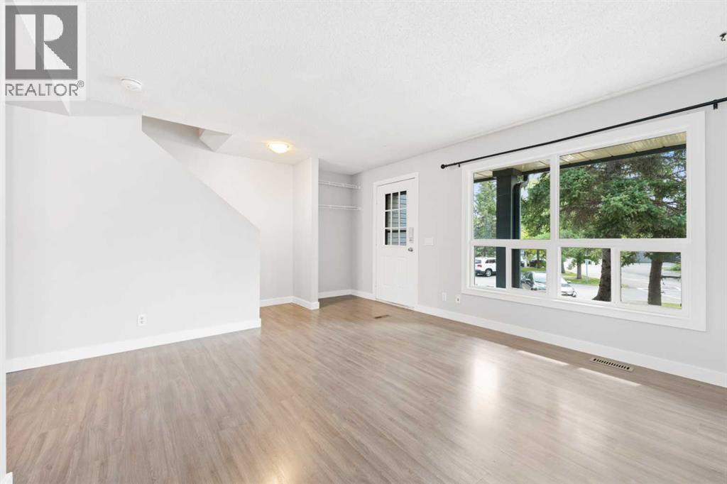 Photo 6 of 142 Woodmont Terrace Sw, Calgary AB