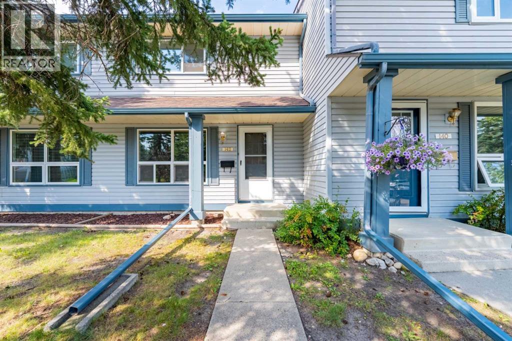 Photo 2 of 142 Woodmont Terrace Sw, Calgary AB