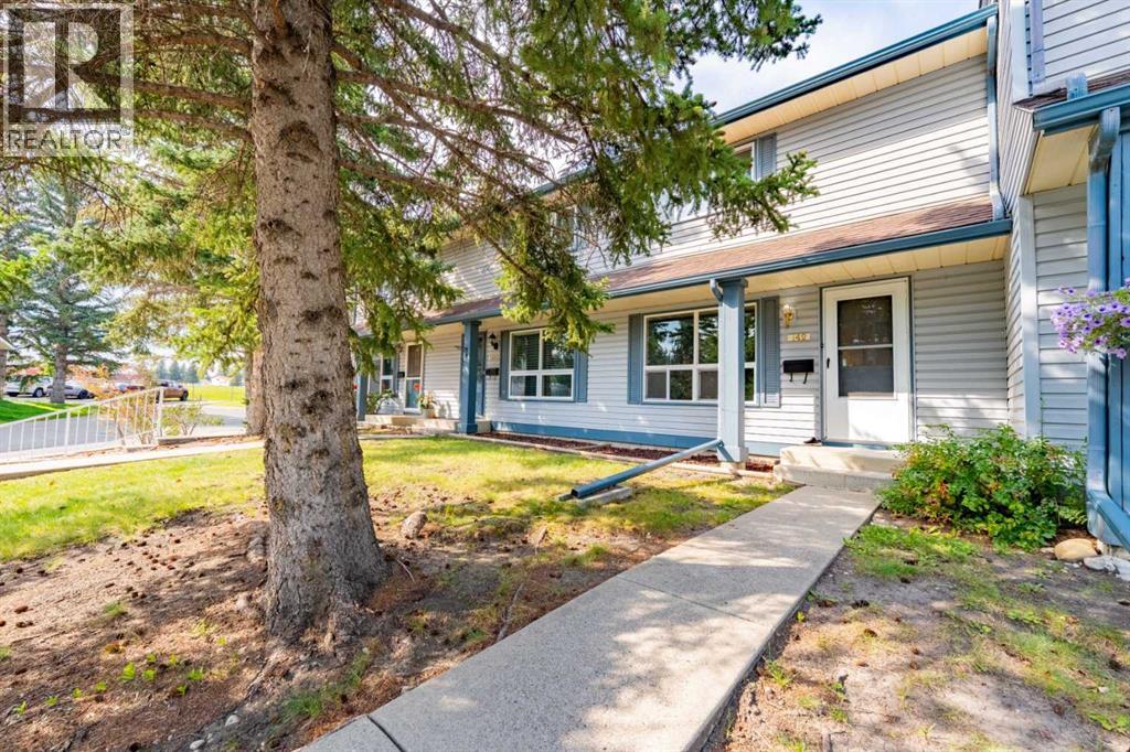 Photo 1 of 142 Woodmont Terrace Sw, Calgary AB