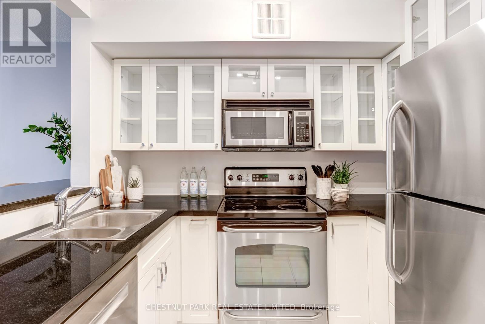 Photo 10 of 305 92 King Street E, Toronto ON