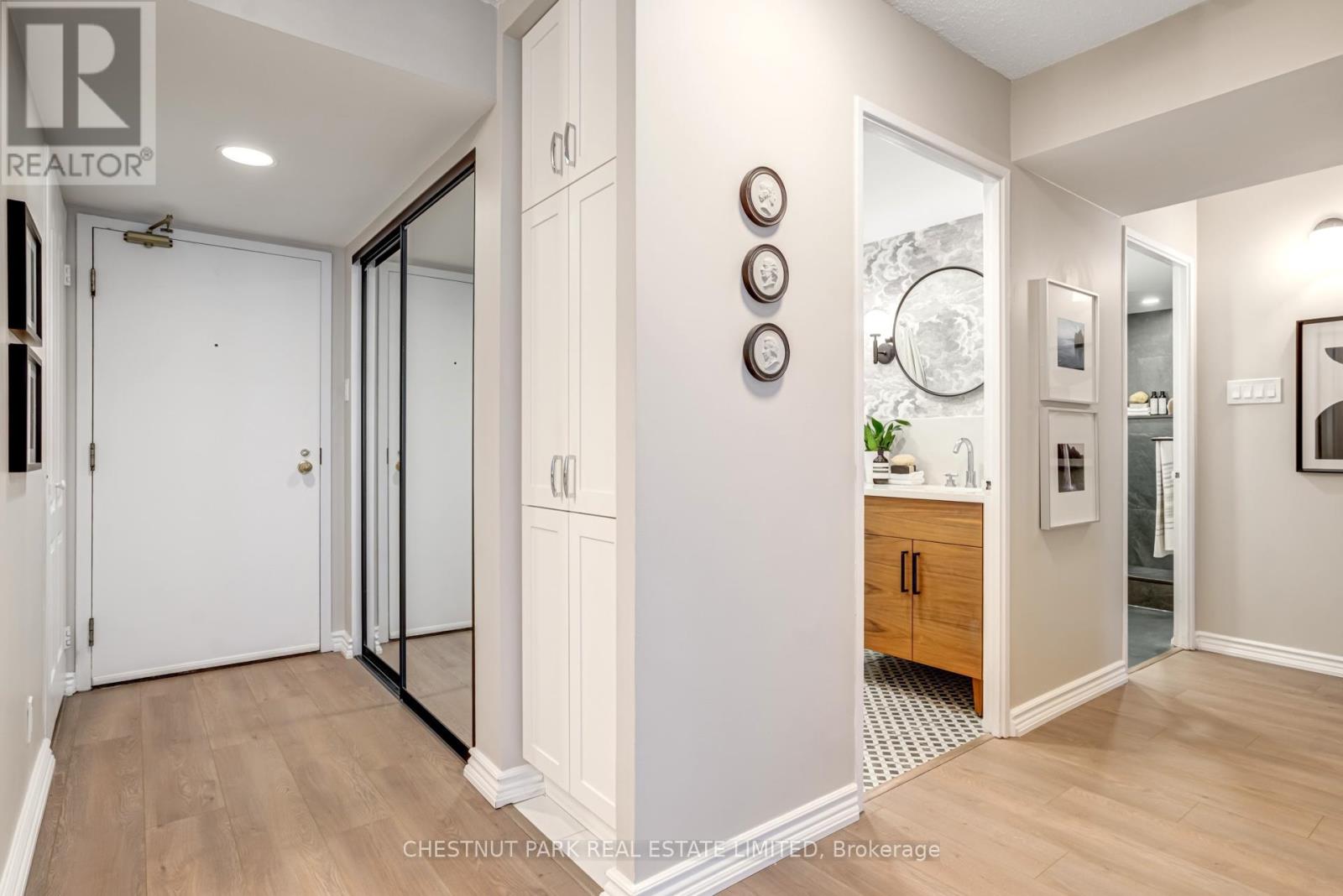 Photo 13 of 305 92 King Street E, Toronto ON