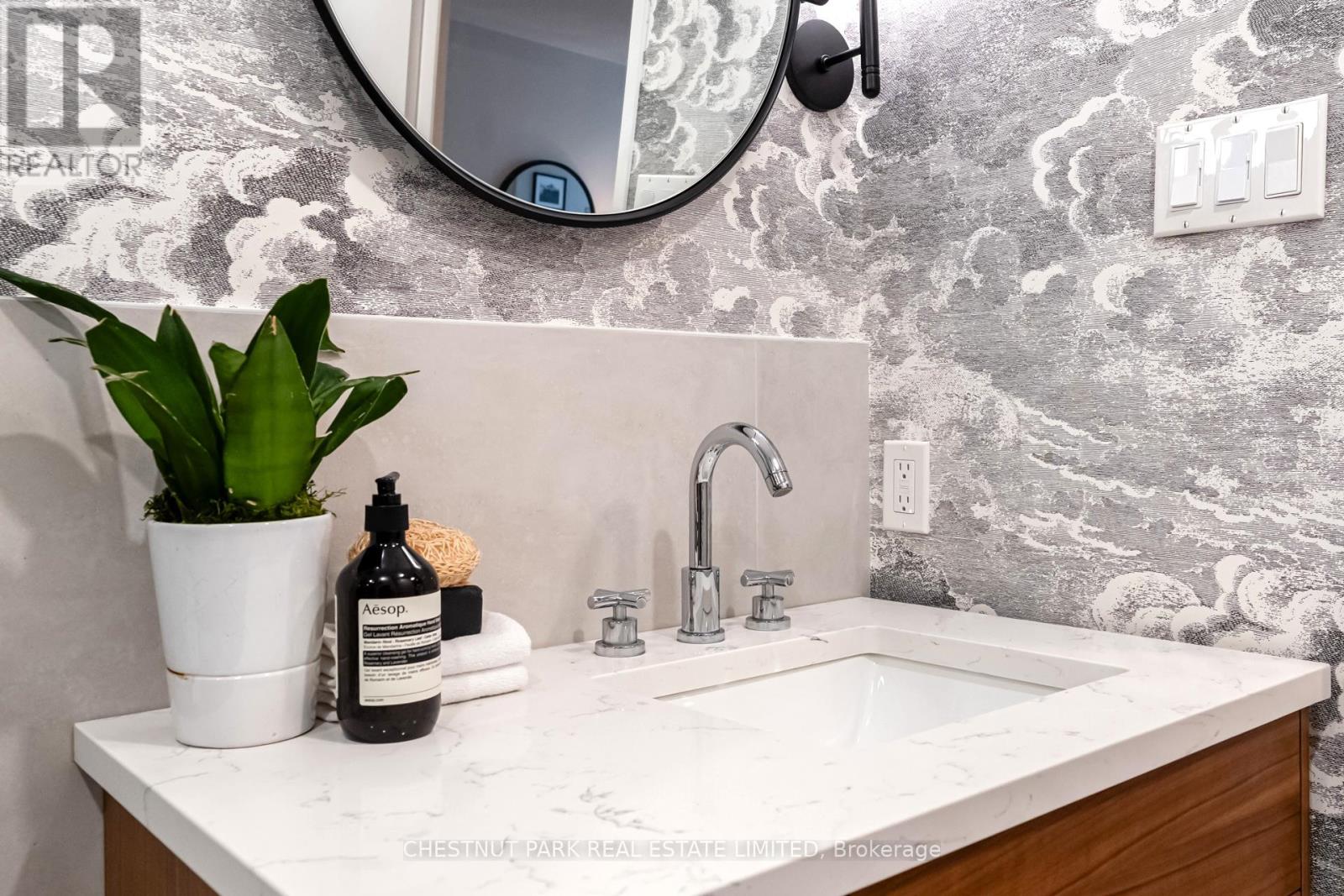 Photo 15 of 305 92 King Street E, Toronto ON