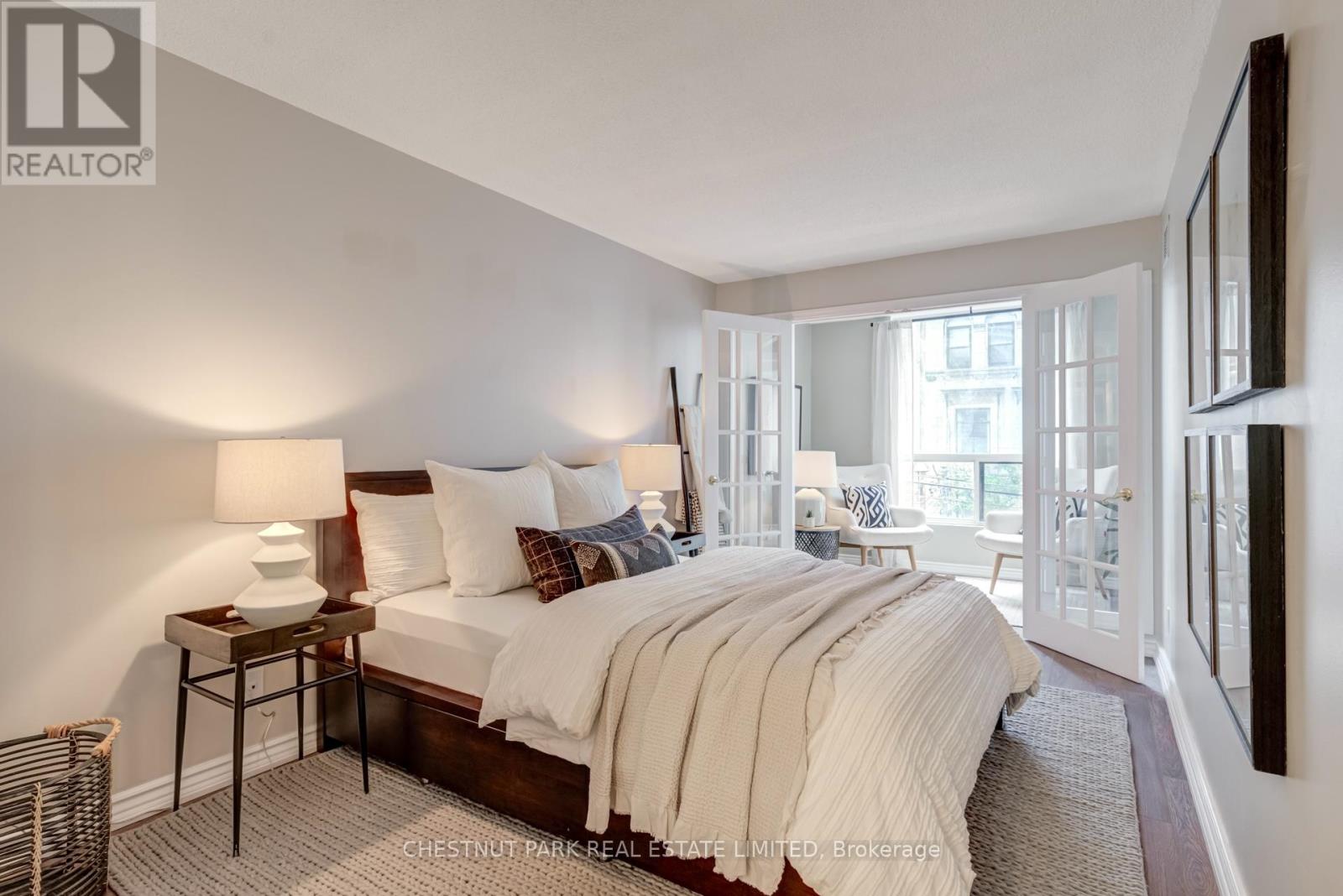 Photo 17 of 305 92 King Street E, Toronto ON