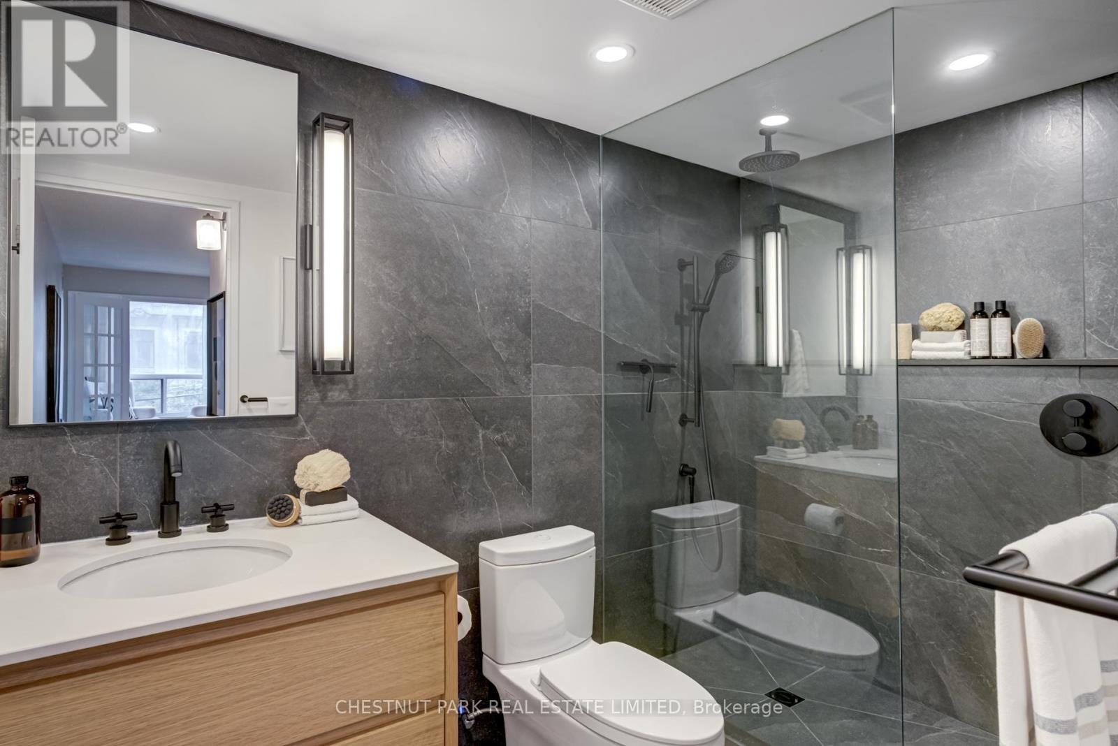 Photo 19 of 305 92 King Street E, Toronto ON