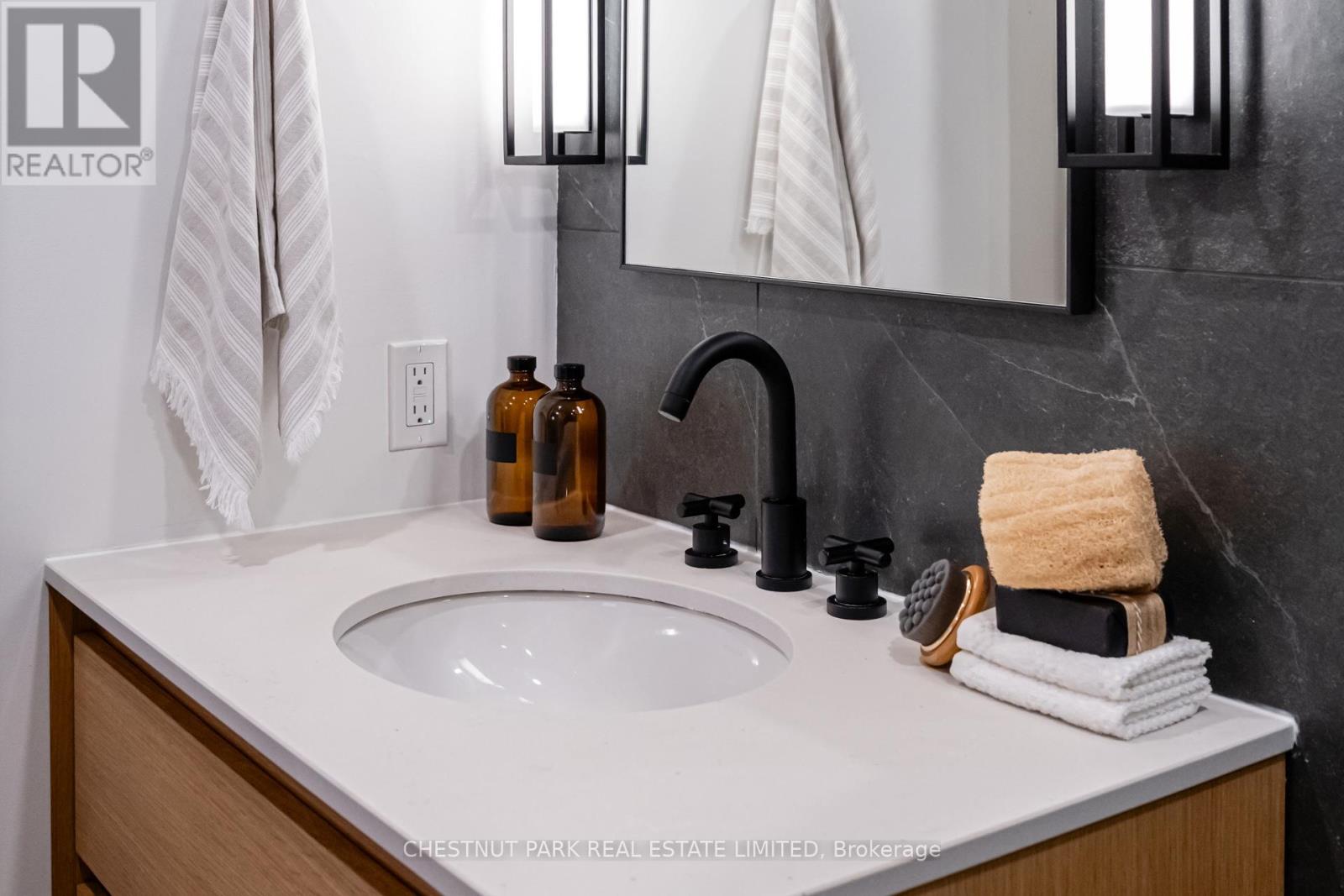 Photo 20 of 305 92 King Street E, Toronto ON