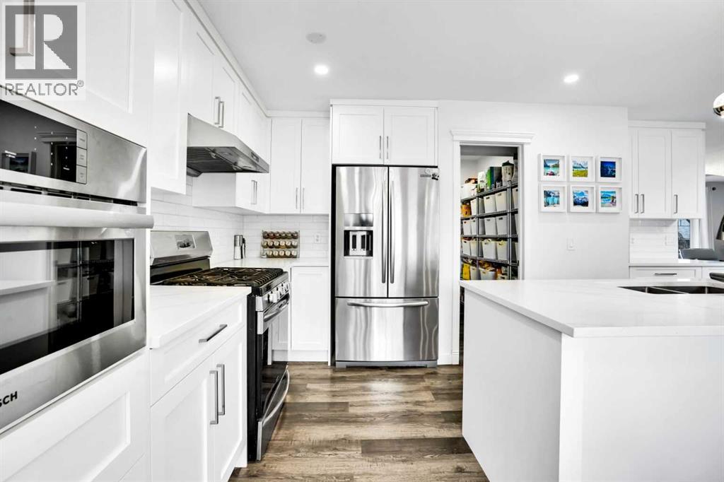 Photo 11 of 73 Elkton Way Sw, Calgary AB