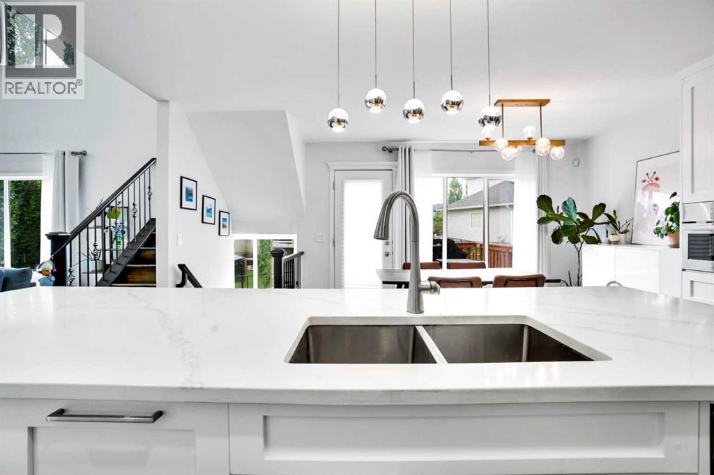 Photo 12 of 73 Elkton Way Sw, Calgary AB
