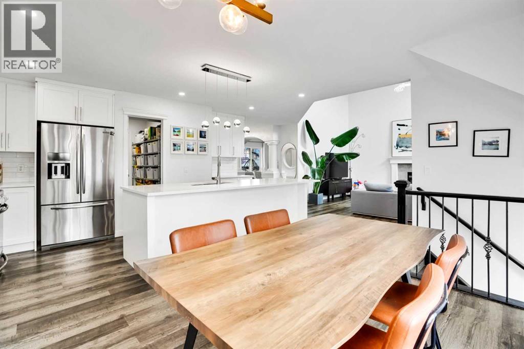 Photo 16 of 73 Elkton Way Sw, Calgary AB