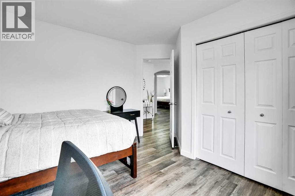 Photo 33 of 73 Elkton Way Sw, Calgary AB