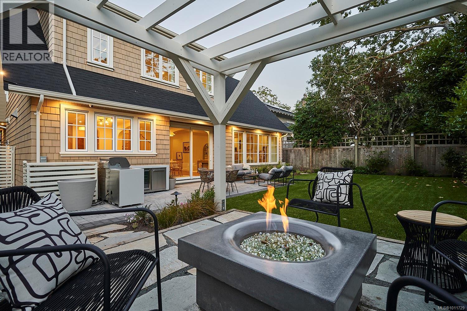 Photo 31 of 1198 St Patrick St, Oak Bay BC
