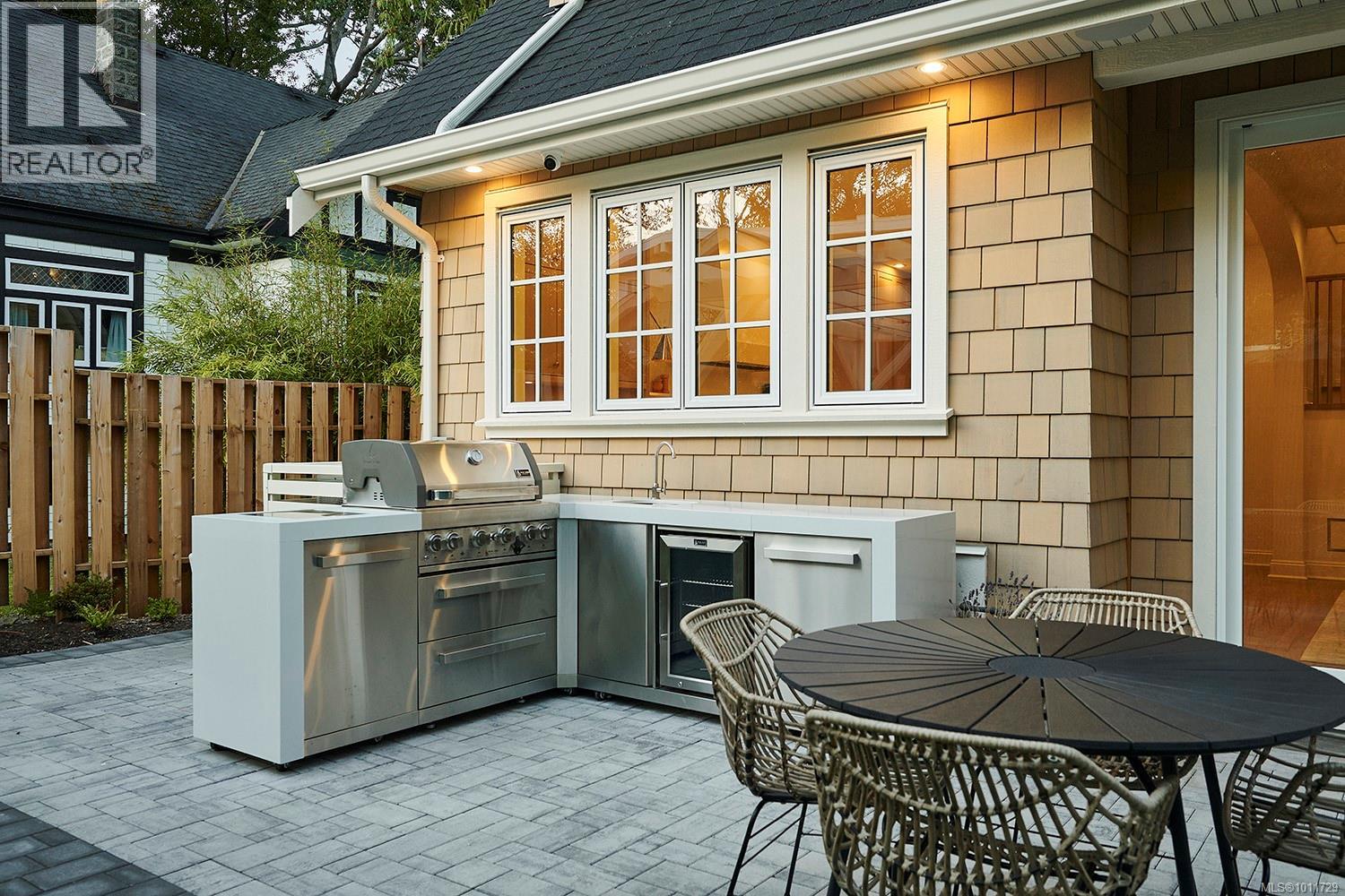 Photo 33 of 1198 St Patrick St, Oak Bay BC