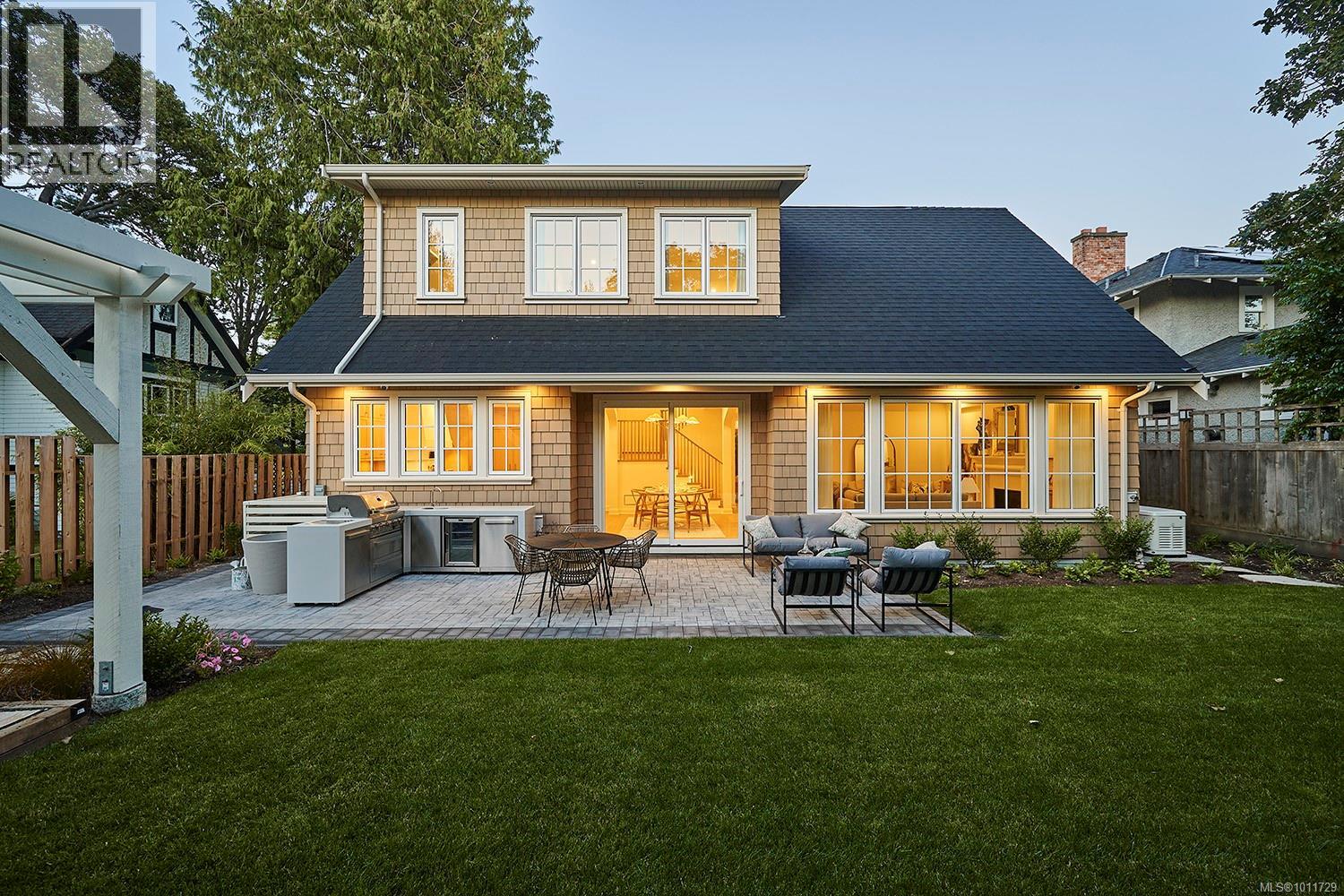 Photo 36 of 1198 St Patrick St, Oak Bay BC