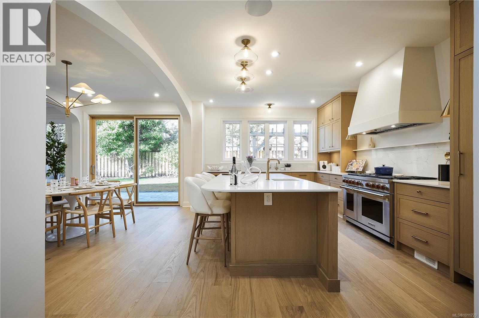 Photo 6 of 1198 St Patrick St, Oak Bay BC