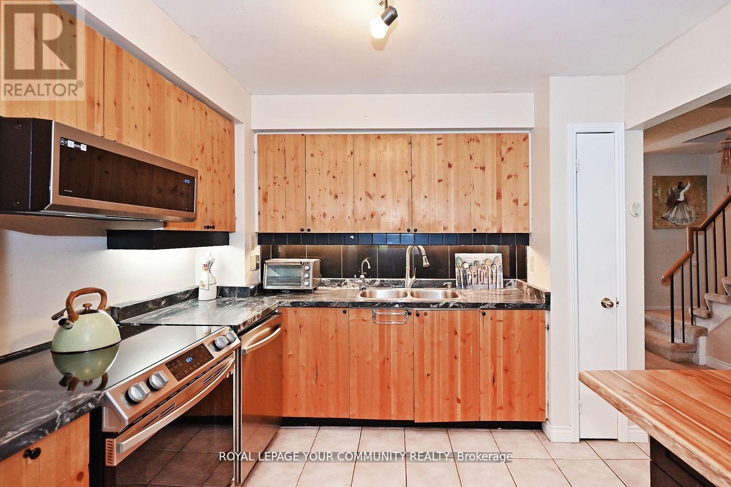 Photo 10 of 304 Maciver Boulevard, Newmarket ON