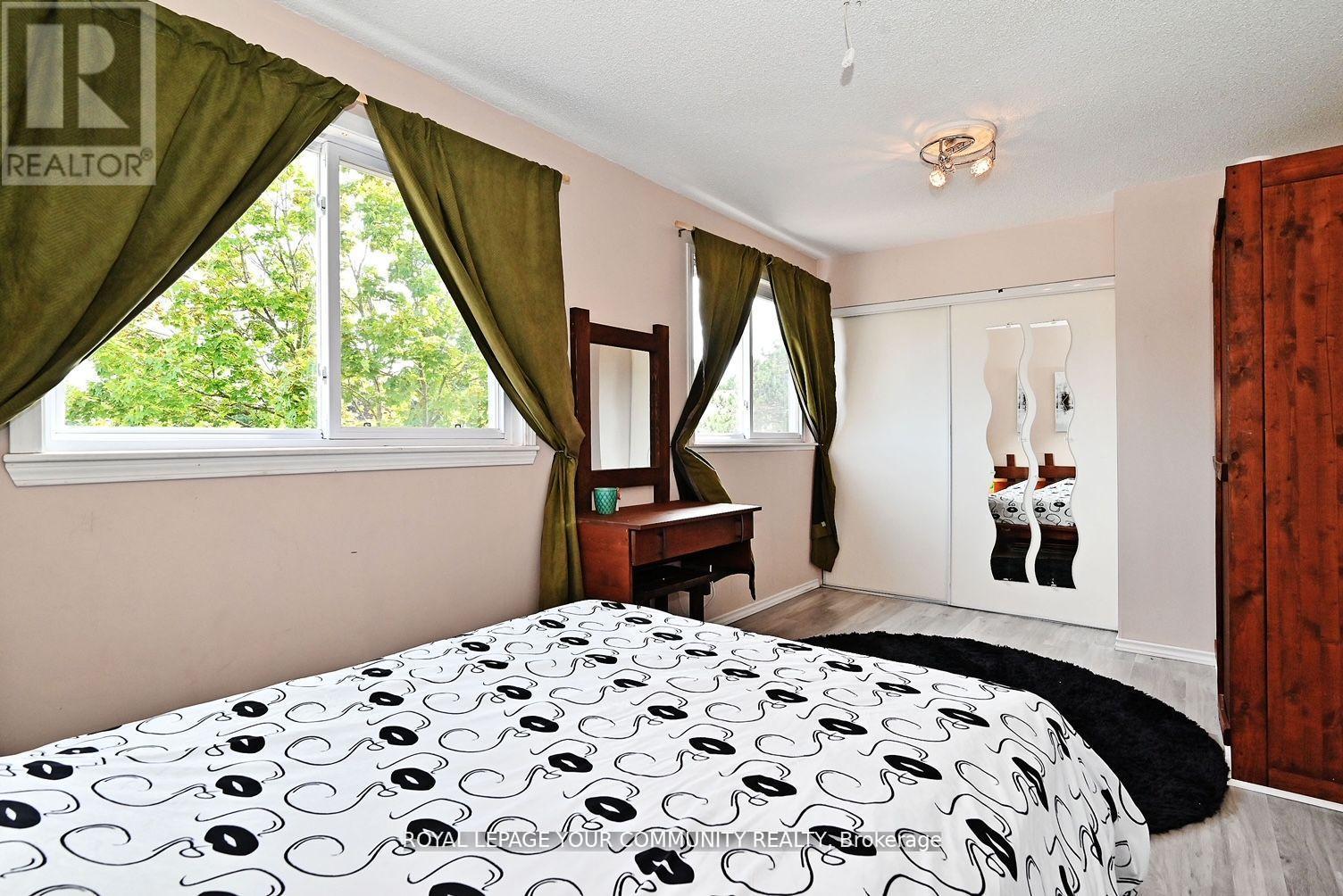 Photo 14 of 304 Maciver Boulevard, Newmarket ON