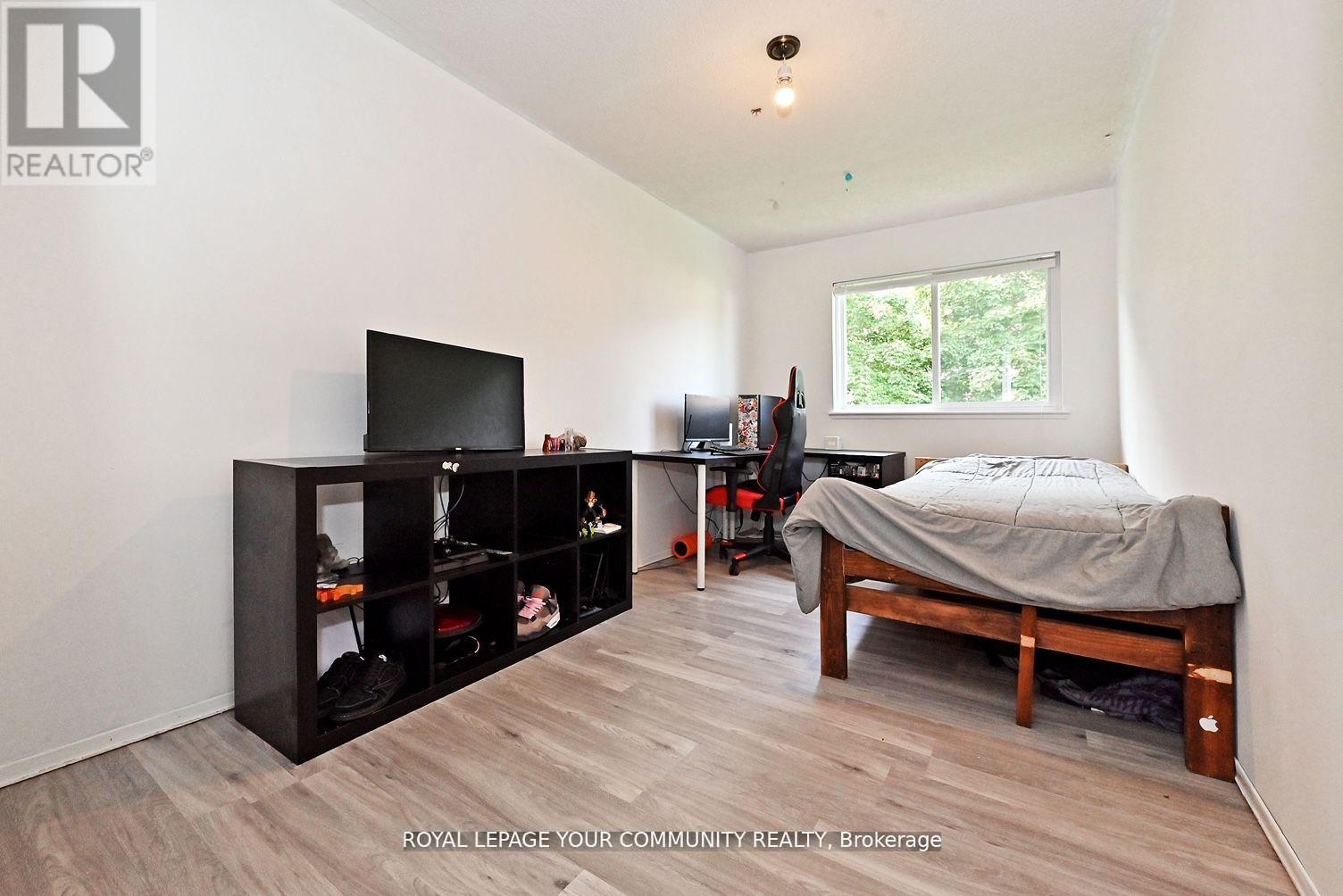 Photo 16 of 304 Maciver Boulevard, Newmarket ON
