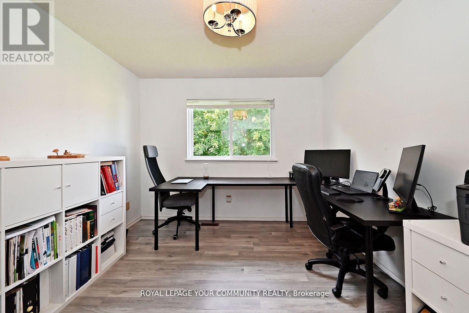 Photo 17 of 304 Maciver Boulevard, Newmarket ON