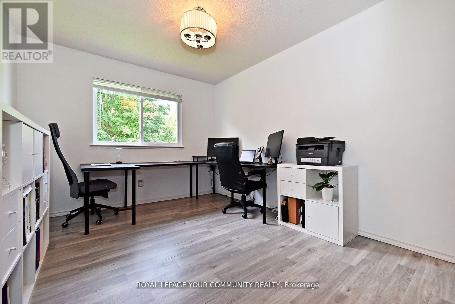 Photo 18 of 304 Maciver Boulevard, Newmarket ON