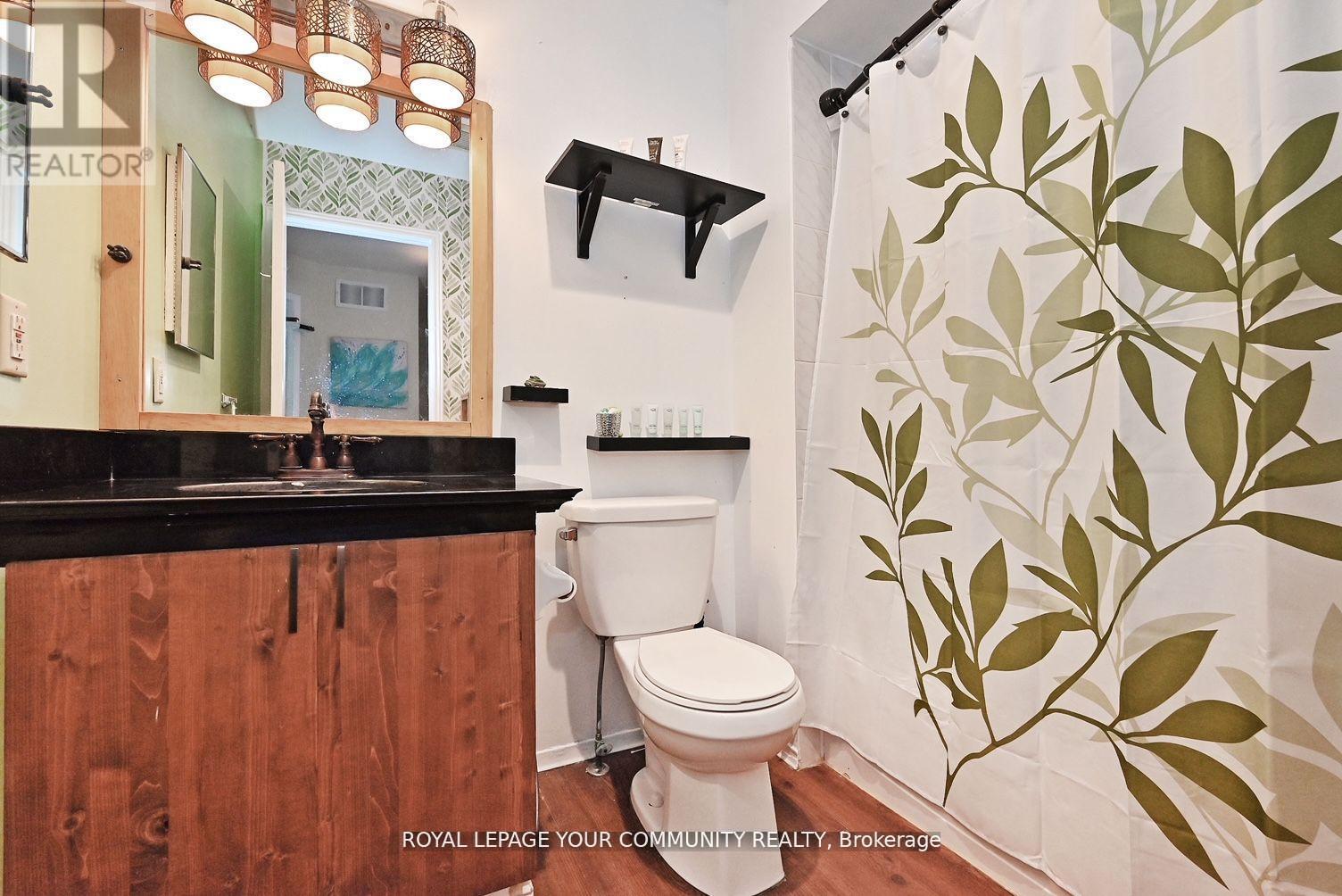 Photo 19 of 304 Maciver Boulevard, Newmarket ON