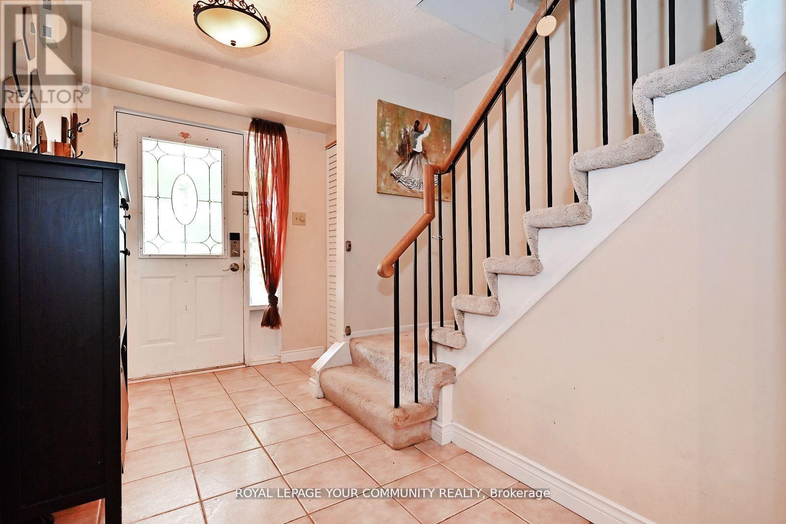 Photo 2 of 304 Maciver Boulevard, Newmarket ON